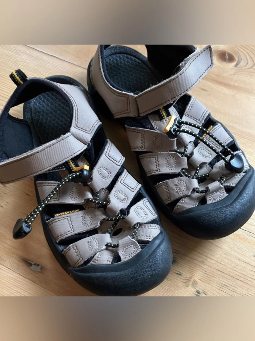 Keen Newport Sandals Youth Boys Size 4